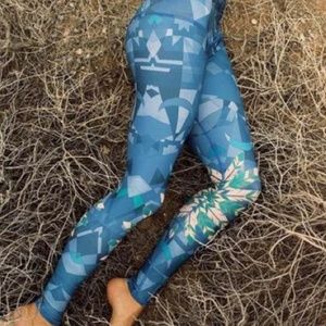 TEEKI ~ LIGHTNING IN A BOTTLE  ~ Yoga ~ NWT